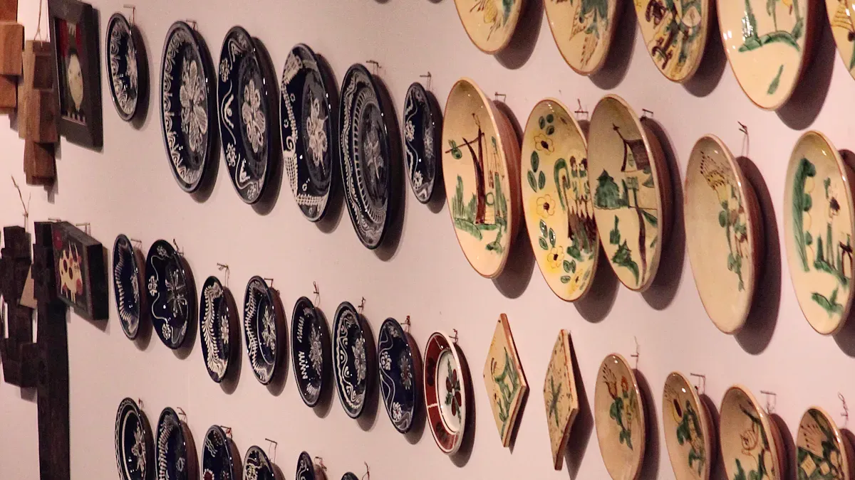 Displaying Ceramics in Museum Shops