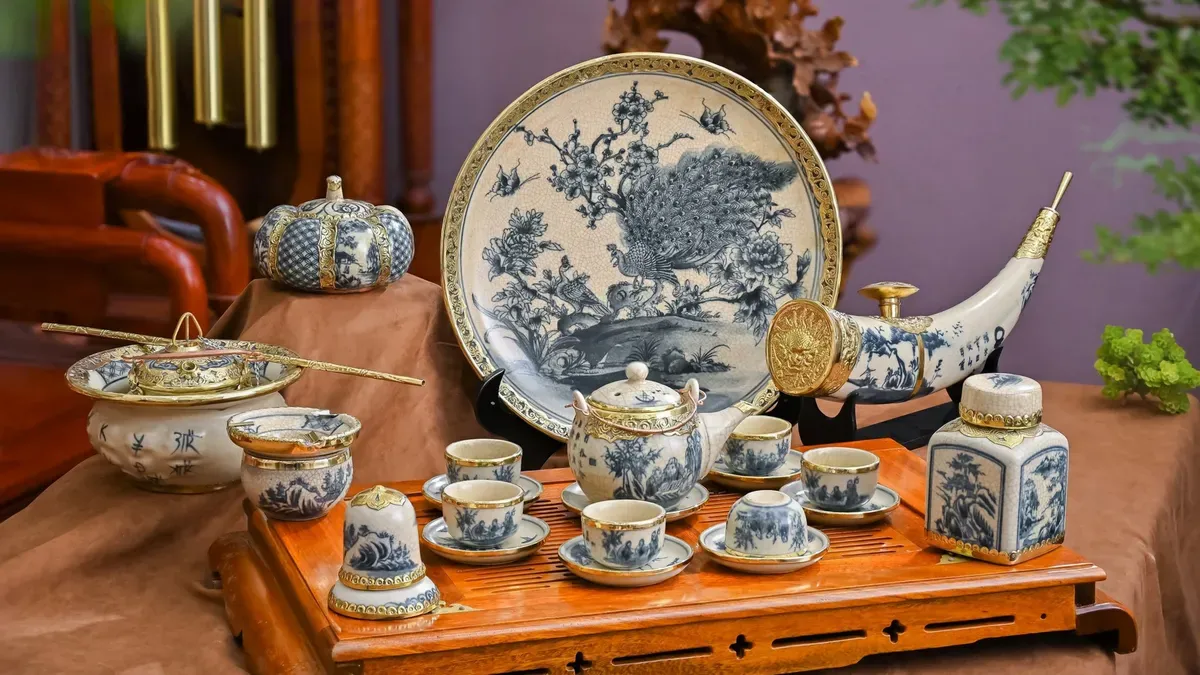 Four Gentlemen Motifs on Tea Ware