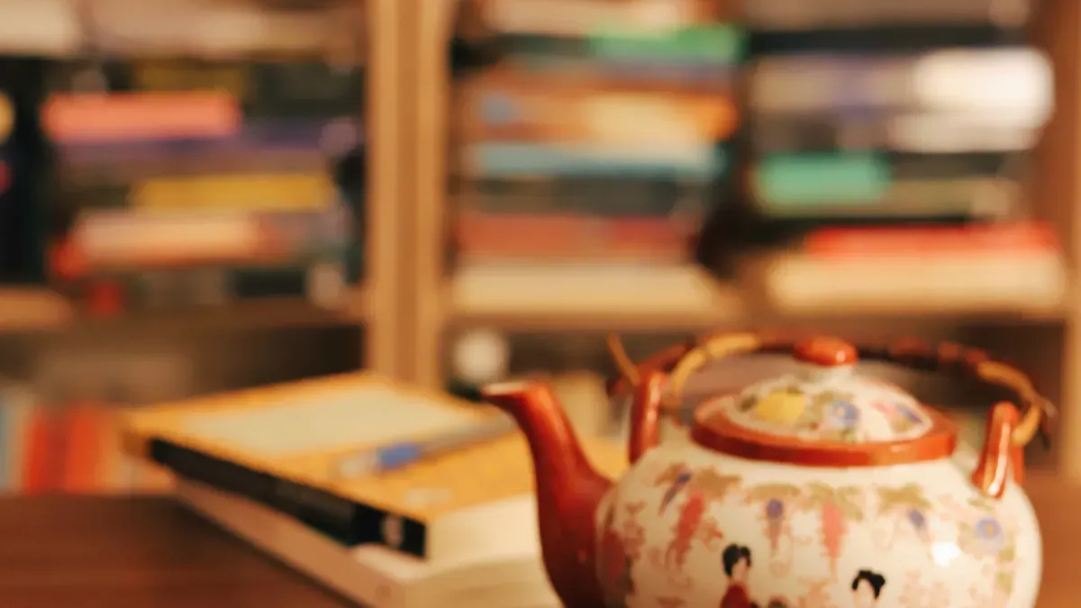 Materials and Clay in Antique and Contemporary Jingdezhen Ware
