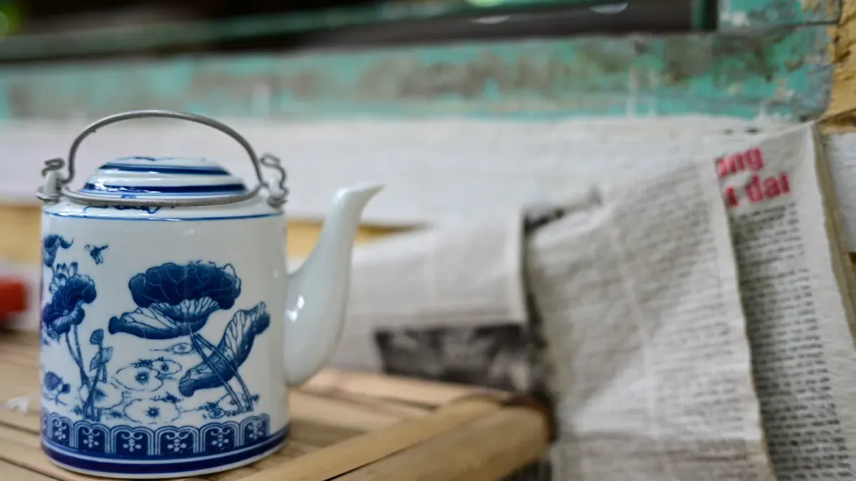 How Chinese Blue Reached the Dutch