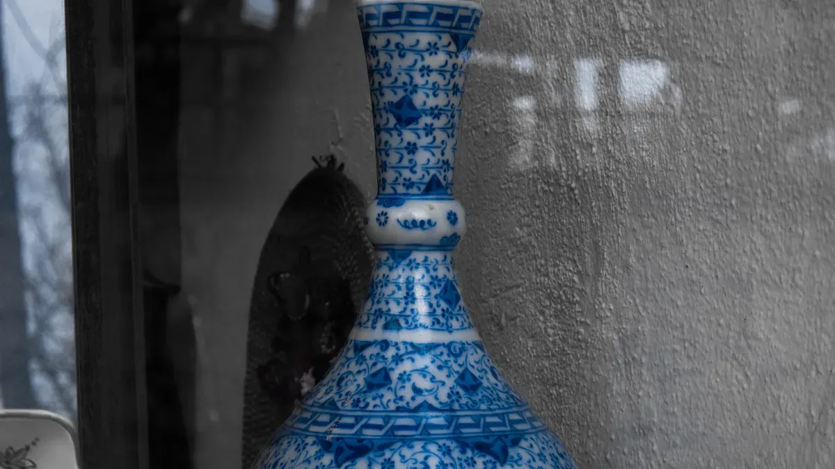 Blue-and-White Porcelain Aesthetics in British Studios